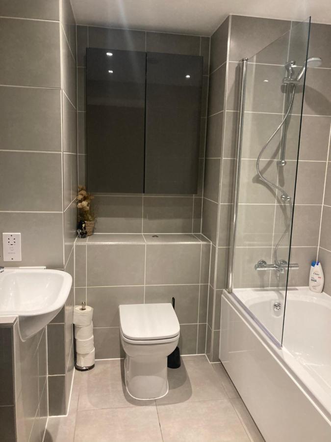 Canal View 1 Bed Apartment In Zone 1 Лондон Екстериор снимка